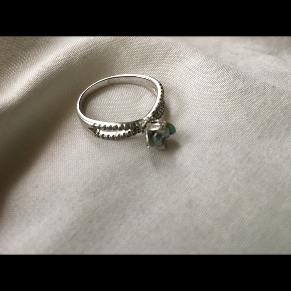 Engagement ring - Picture 3 of 4